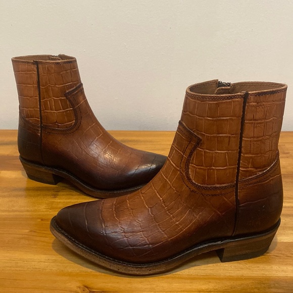 NWT Frye Billy Inside Zip Ankle Boot in Tan Croc Size 6 - Picture 8 of 16